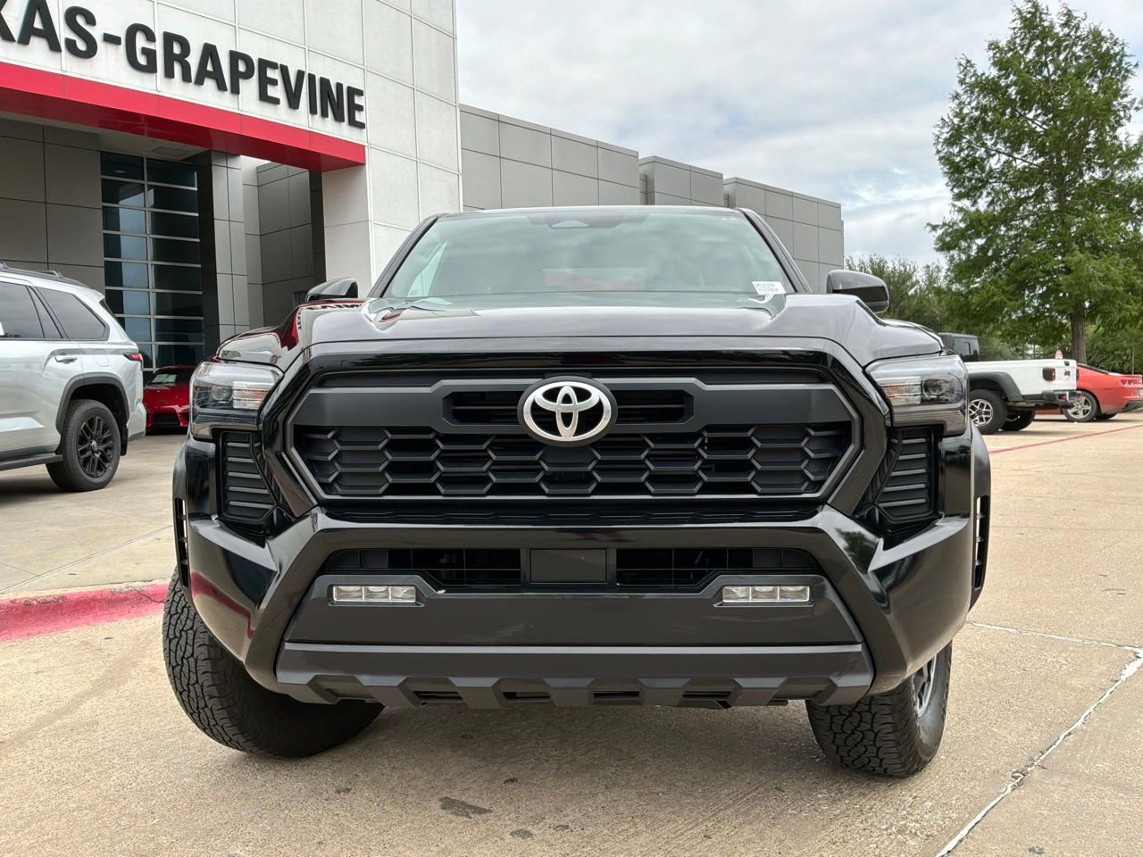 Used 2025 Toyota Tacoma TRD Off-Road image 3