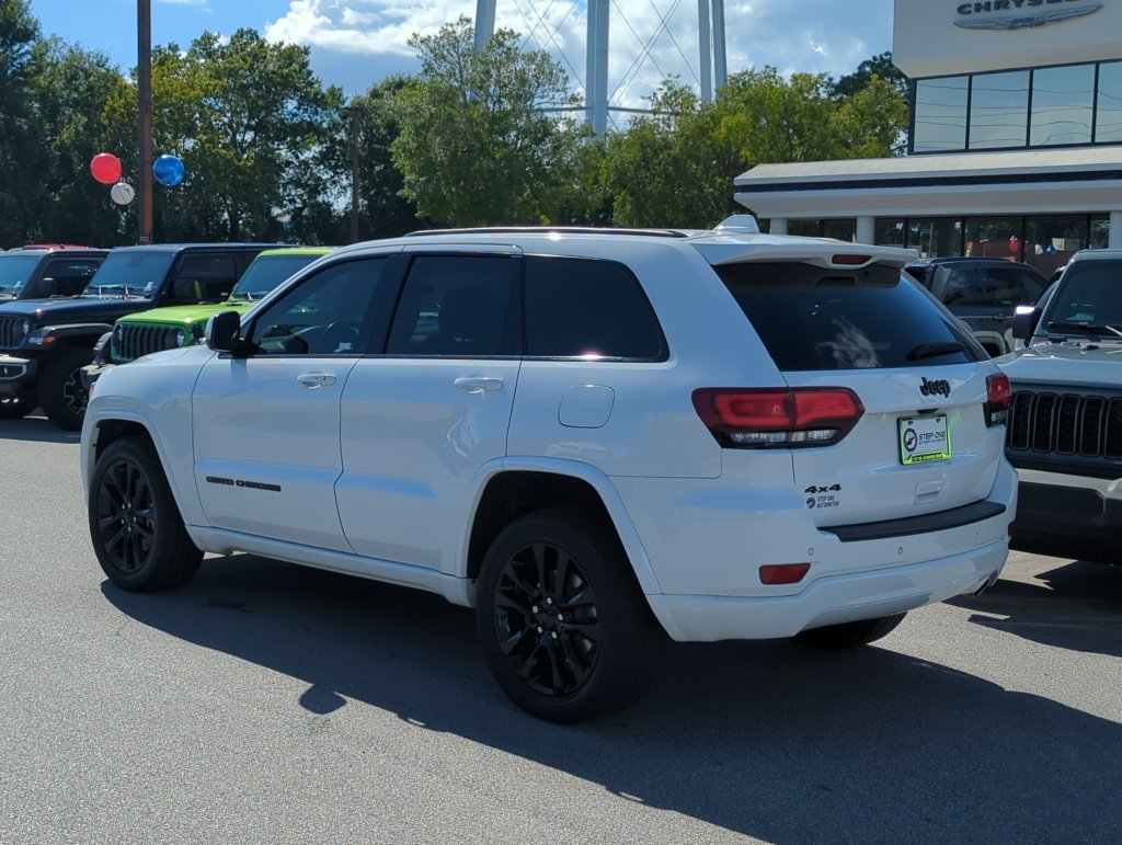 Used 2021 Jeep Grand Cherokee Laredo X AWD/4WD image 4