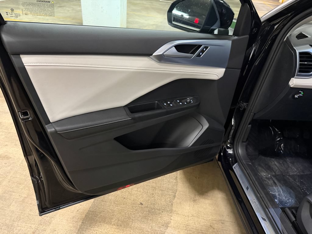New 2026 Volkswagen Taos SE AWD/4WD image 9