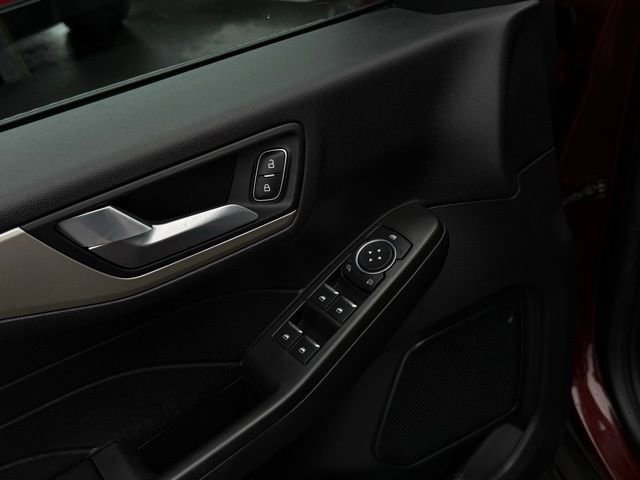 Used 2021 Ford Escape SE image 9