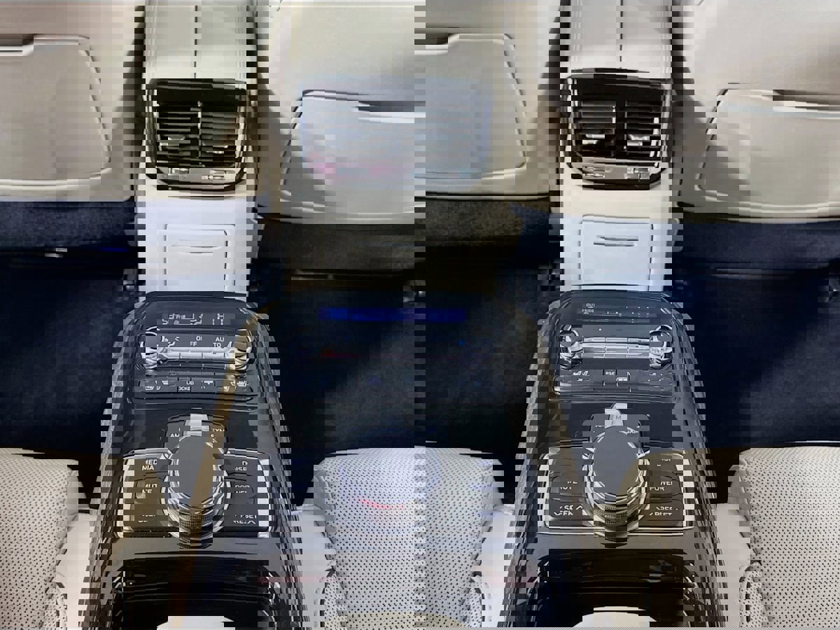 Used 2017 Genesis G90 5.0 Ultimate image 32