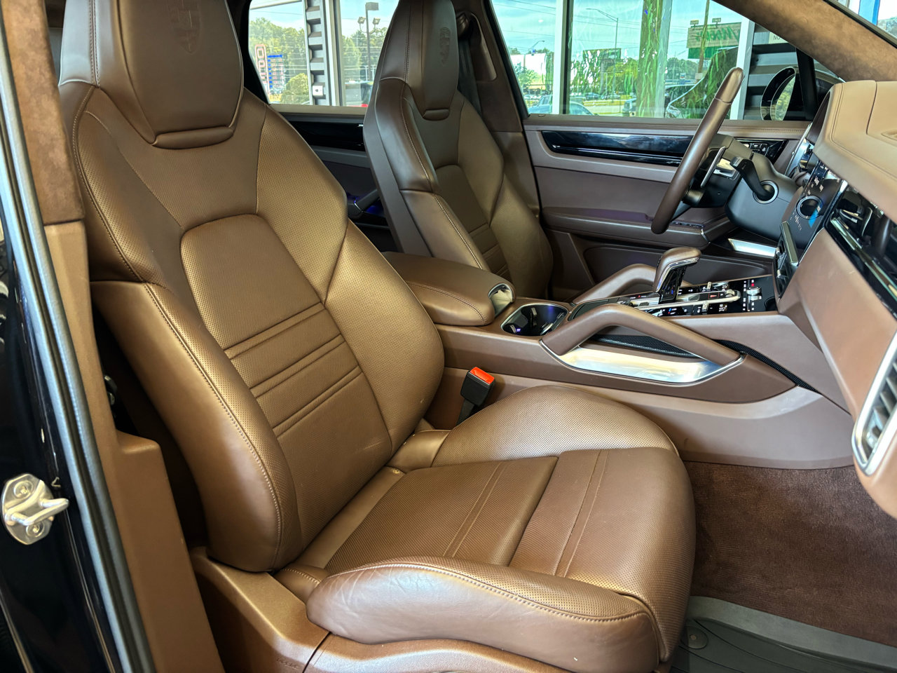 Used 2021 Porsche Cayenne Turbo S image 32