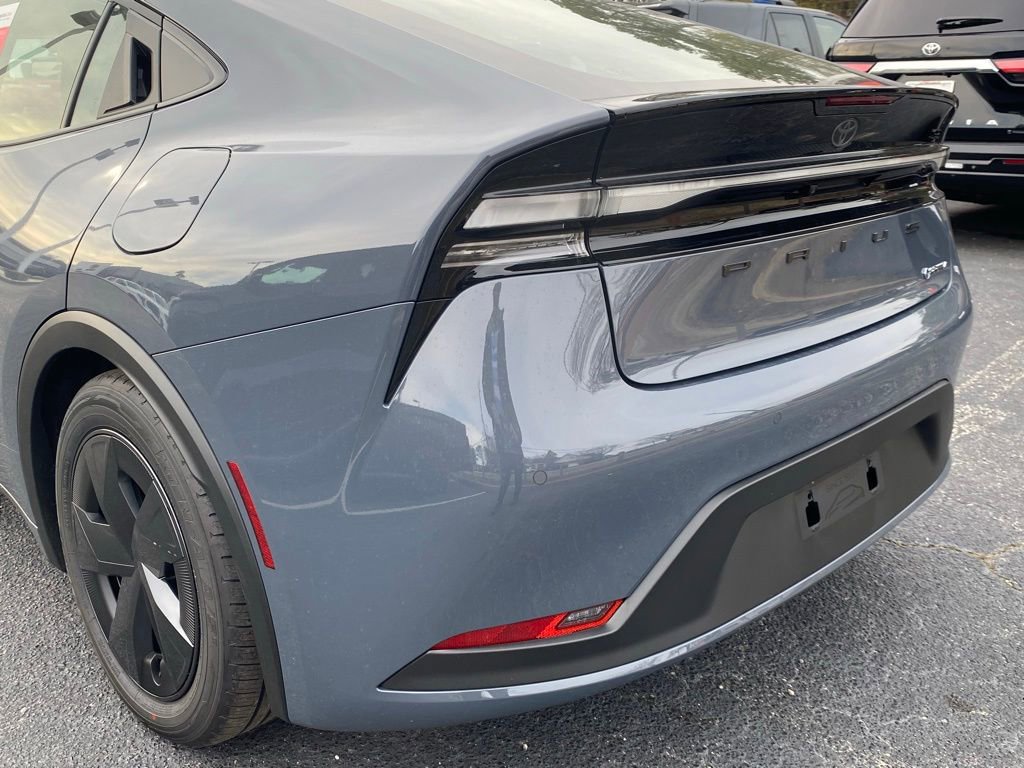 Used 2026 Toyota Prius Plug-In Hybrid image 9