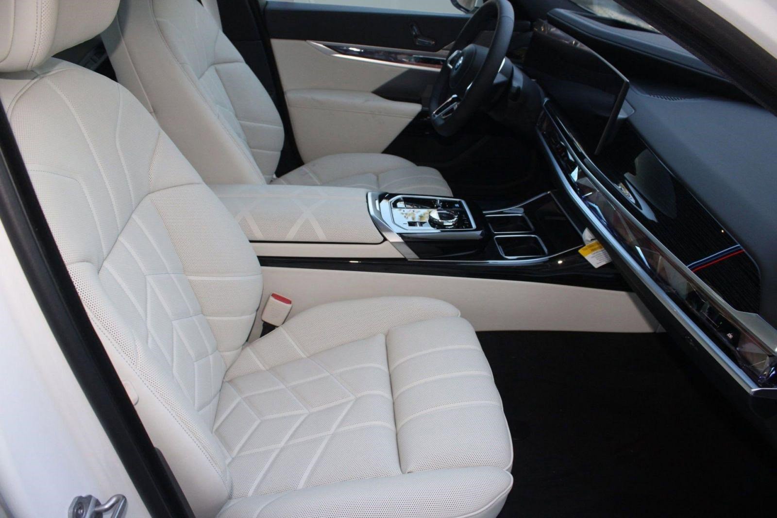 Used 2026 BMW i7 eDrive50 image 32