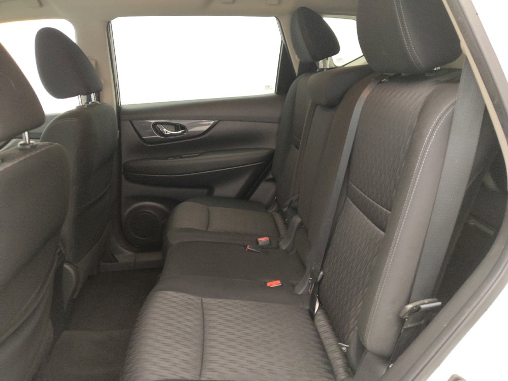 Used 2019 Nissan Rogue SV image 18