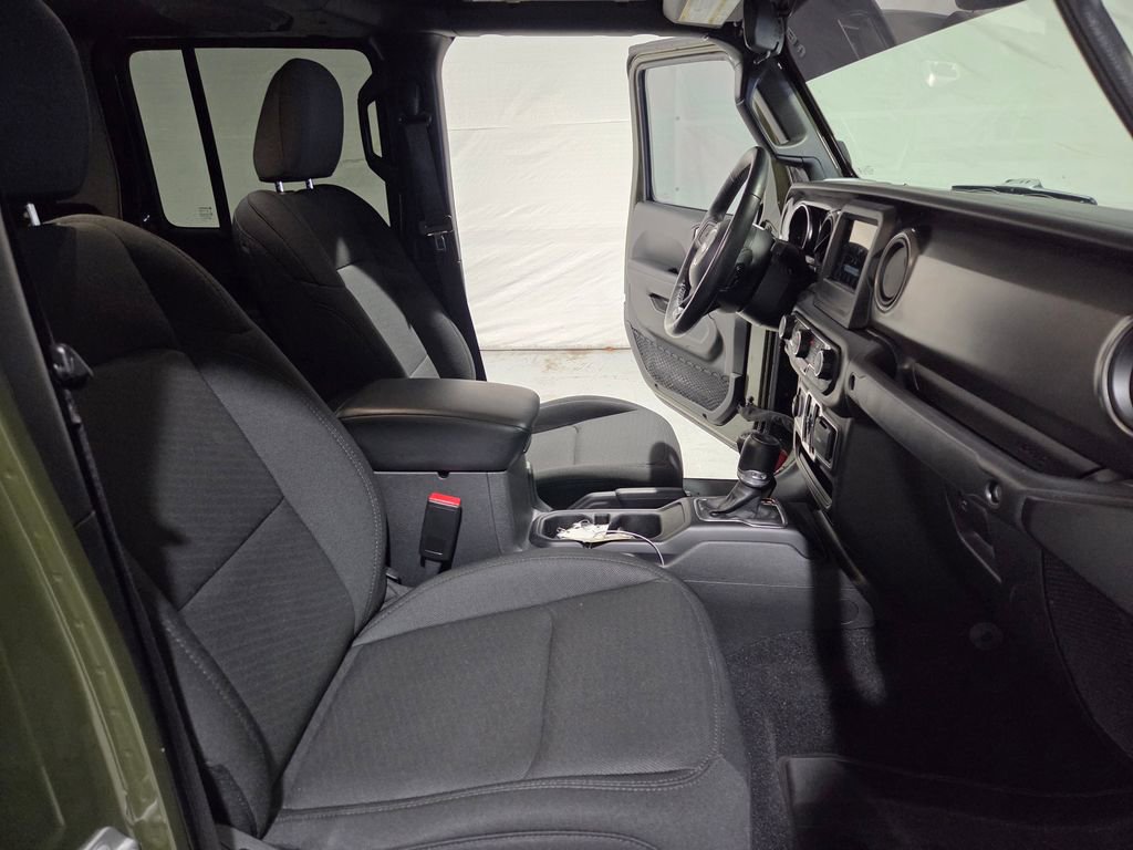 Used 2023 Jeep Gladiator Willys image 11