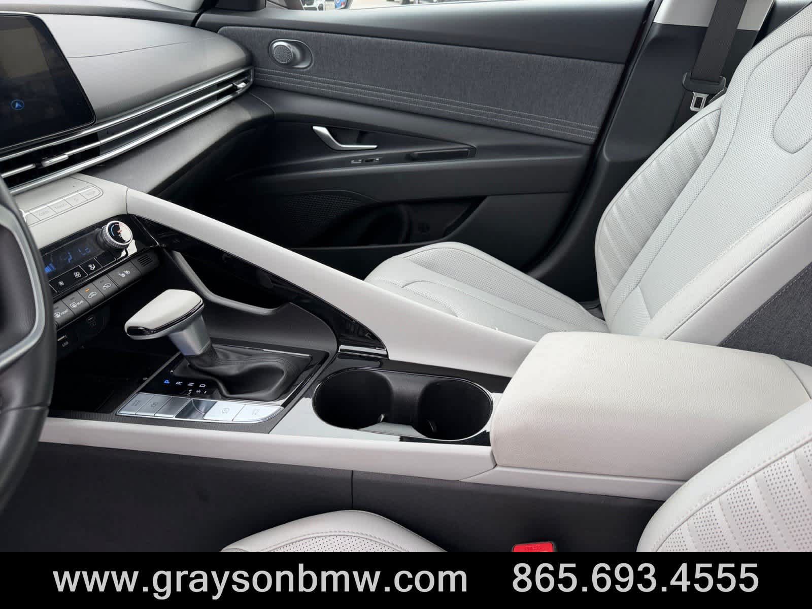 Used 2025 Hyundai Elantra Limited FWD image 12