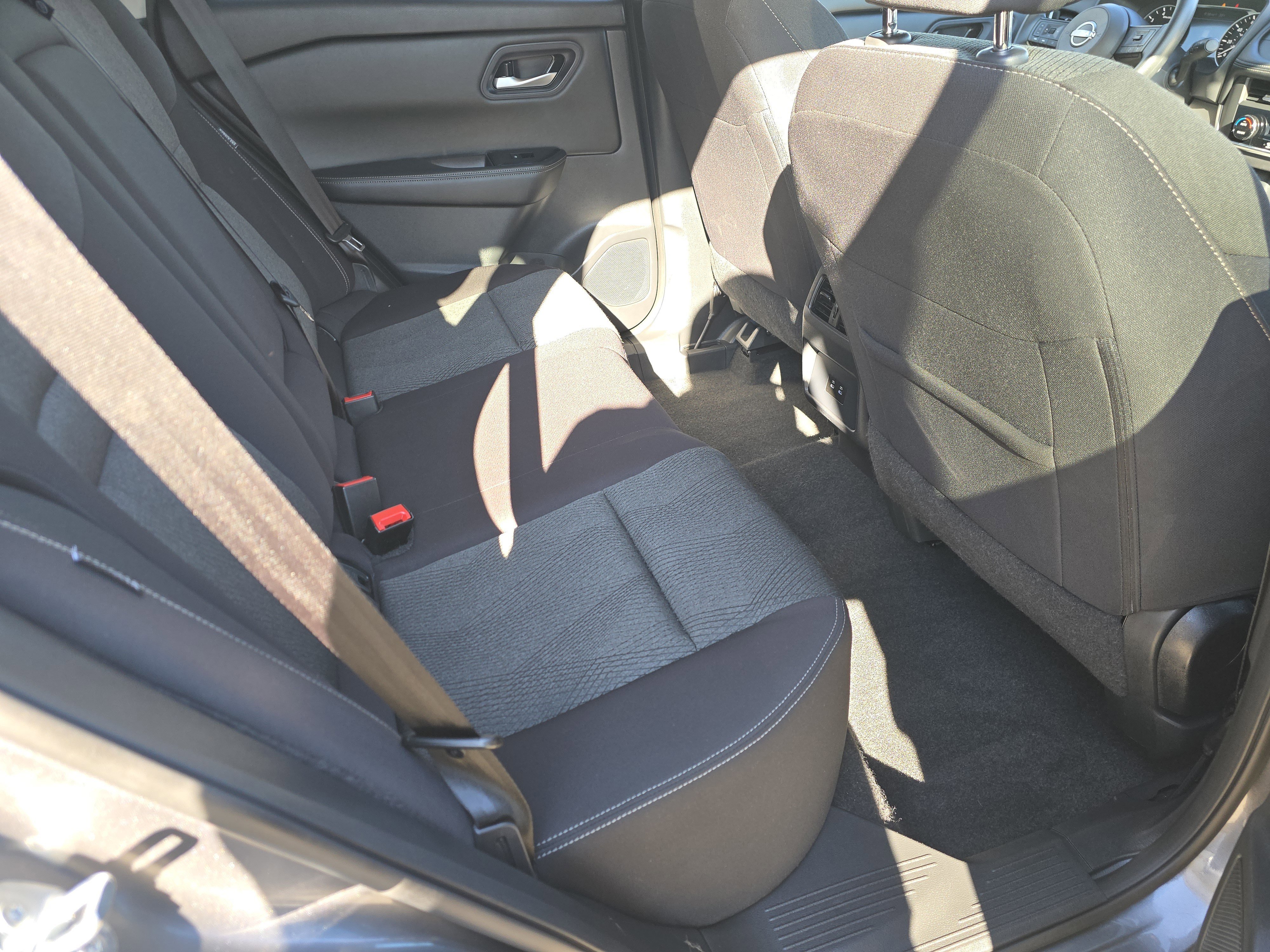 Used 2024 Nissan Rogue SV image 18