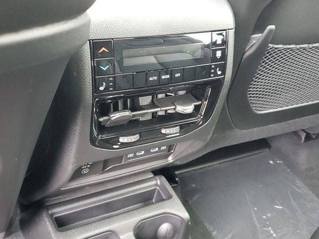 New 2026 Jeep Grand Cherokee L Limited w/ Limited Altitude Package AWD/4WD image 13