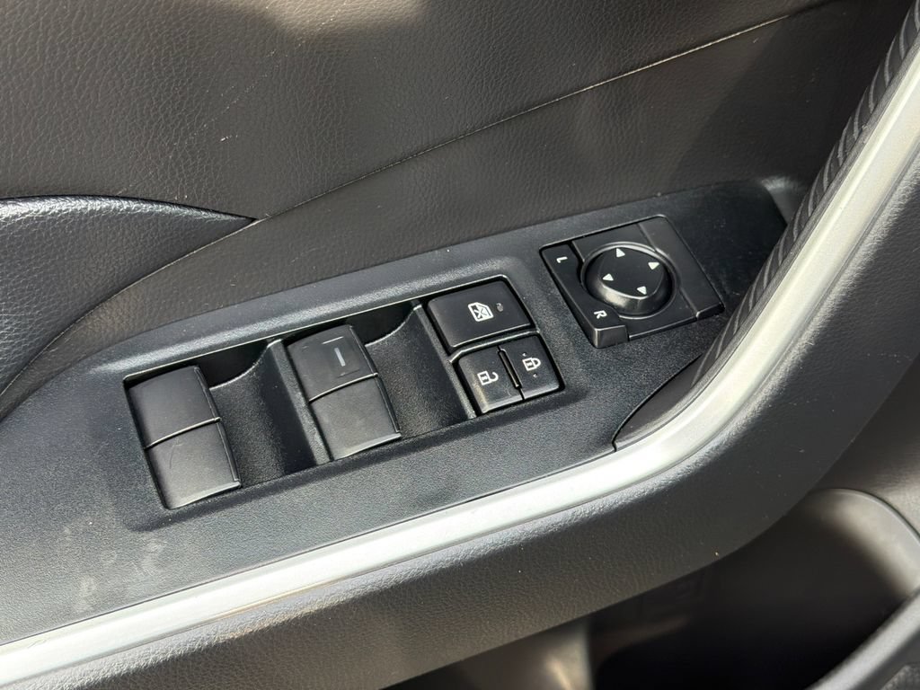 Used 2025 Toyota RAV4 LE AWD/4WD image 17
