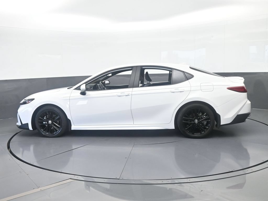 Used 2026 Toyota Camry SE FWD image 3