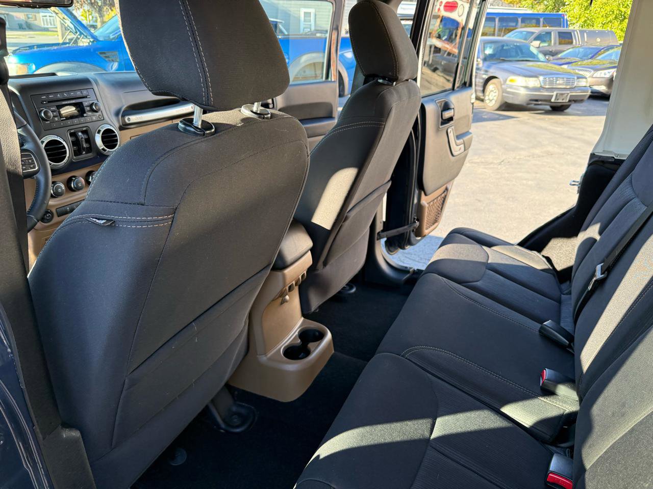 Used 2018 Jeep Wrangler Unlimited Rubicon w/ Connectivity Group AWD/4WD image 37