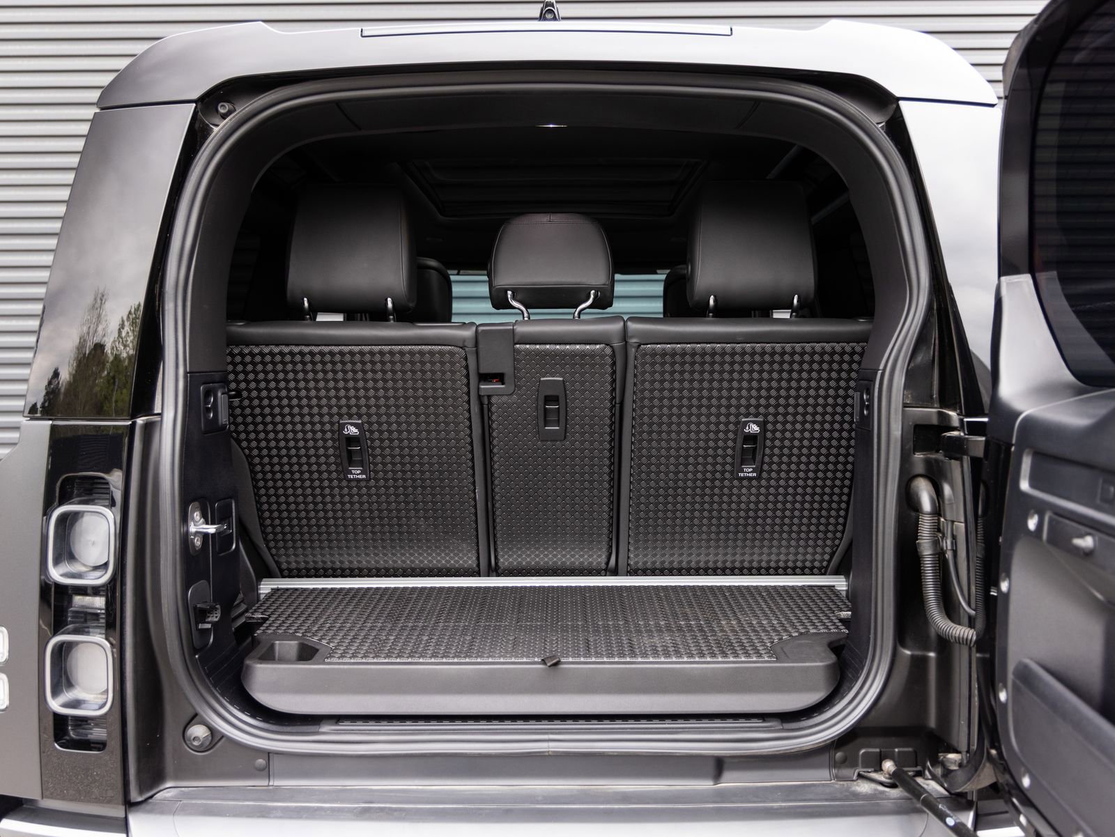 Used 2024 Land Rover Defender 90 Carpathian Edition AWD/4WD image 25
