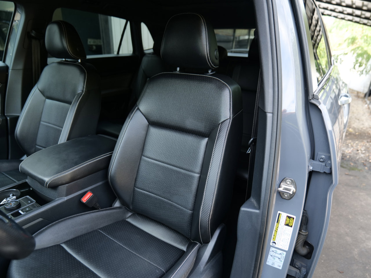 Used 2022 Volkswagen Atlas Cross Sport SEL R-Line image 18
