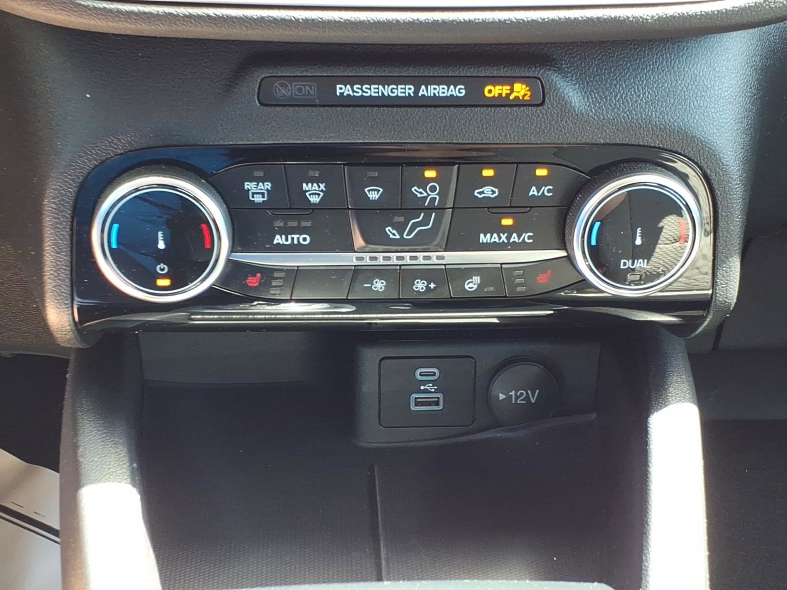 Used 2022 Ford Escape SE w/ SE Sport Appearance Package AWD/4WD image 18