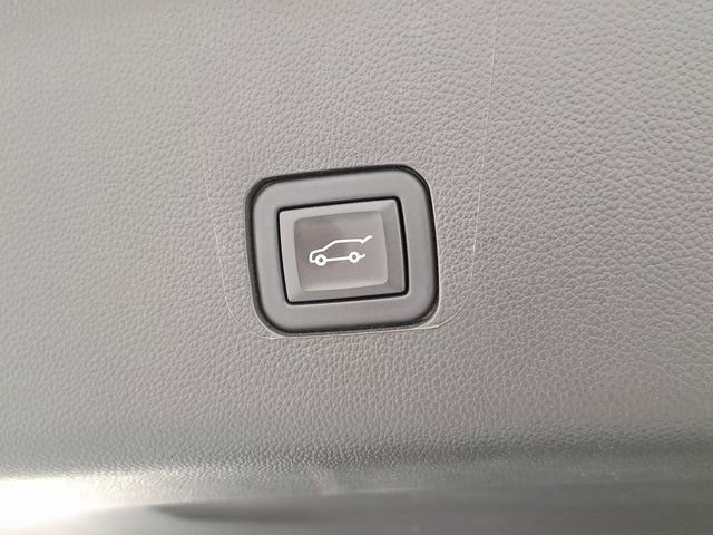 Used 2023 Chevrolet Traverse LT image 30