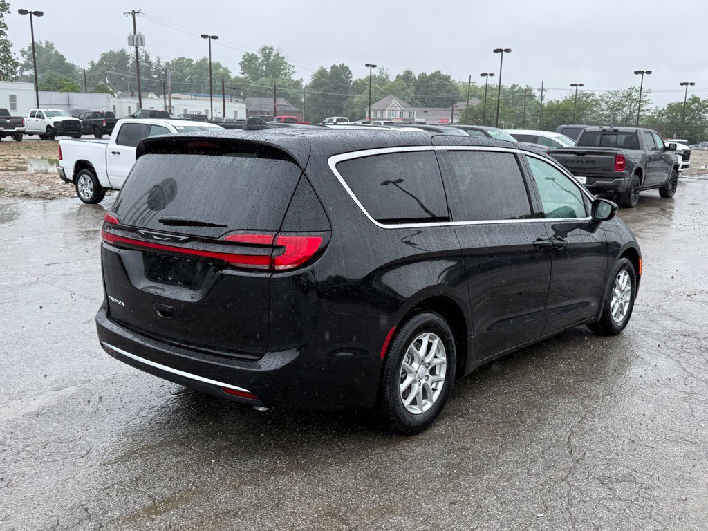 New 2027 Chrysler Pacifica Select w/ Family Tech Group FWD image 6