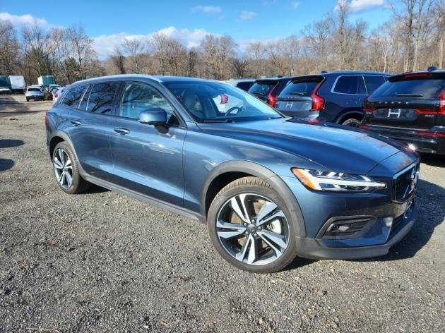 Used 2024 Volvo V60 B5 Cross Country Plus