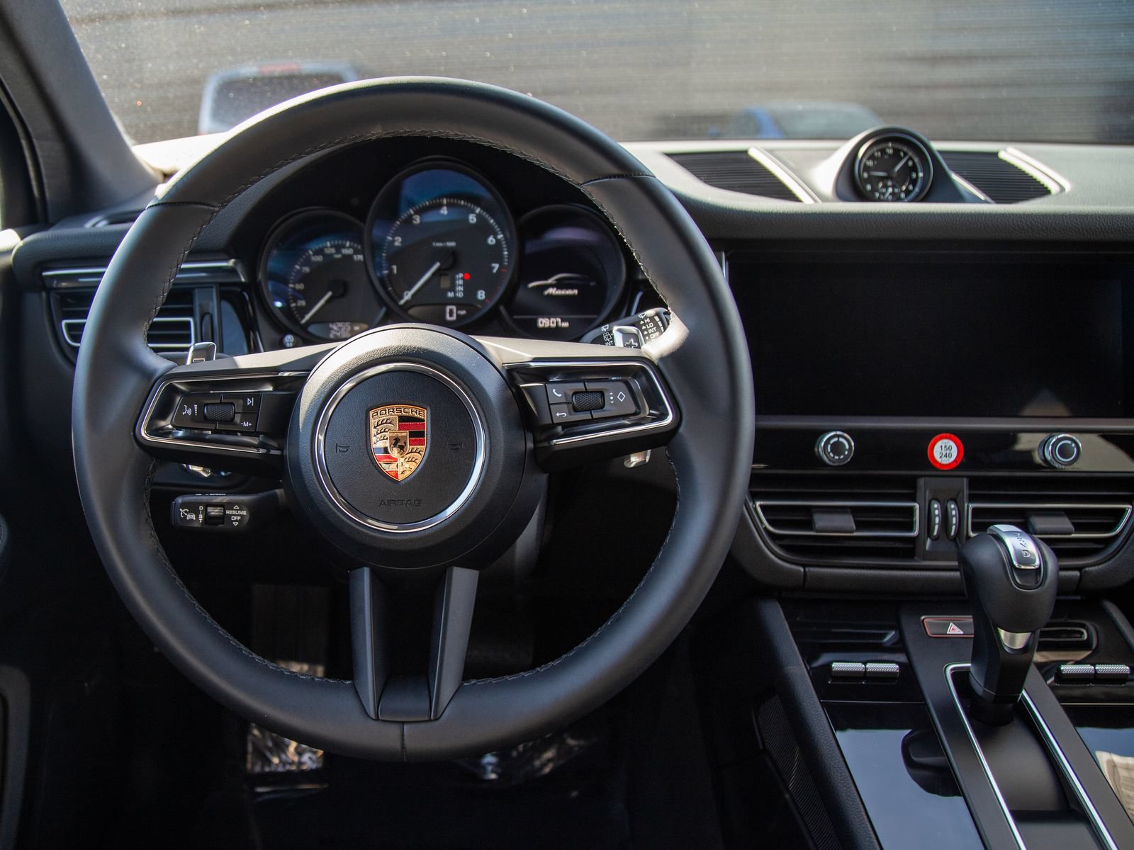 Certified 2026 Porsche Macan AWD/4WD image 16