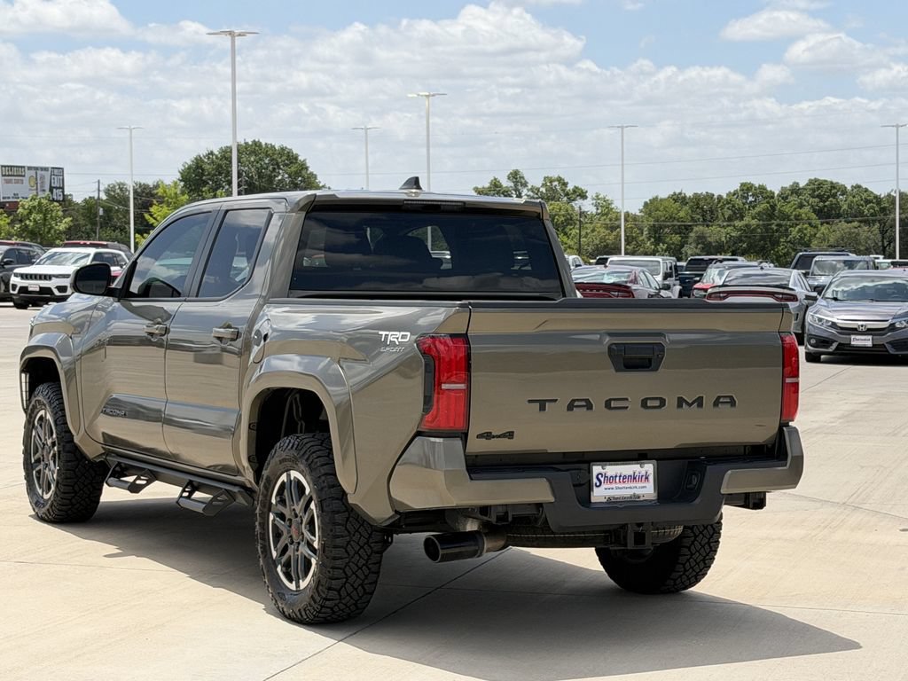 Used 2025 Toyota Tacoma TRD Sport AWD/4WD image 4