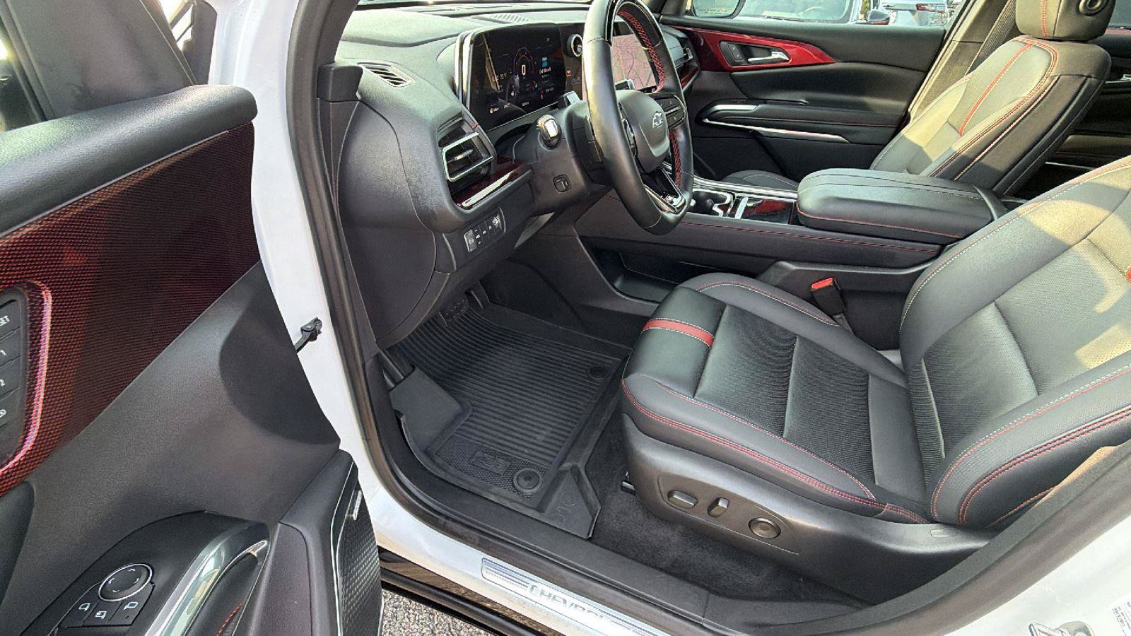 Used 2024 Chevrolet Traverse RS AWD/4WD image 17