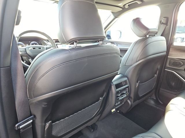 New 2025 Jeep Grand Cherokee Limited w/ Luxury Tech Group II image 21