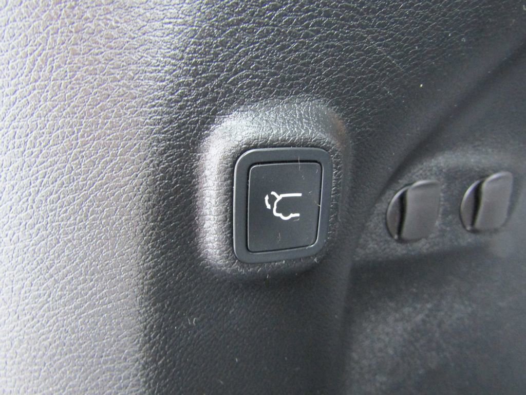 Used 2020 Jeep Cherokee Latitude Plus AWD/4WD image 6