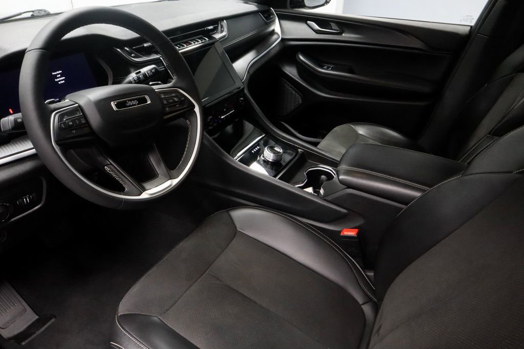 Used 2024 Jeep Grand Cherokee Altitude image 24