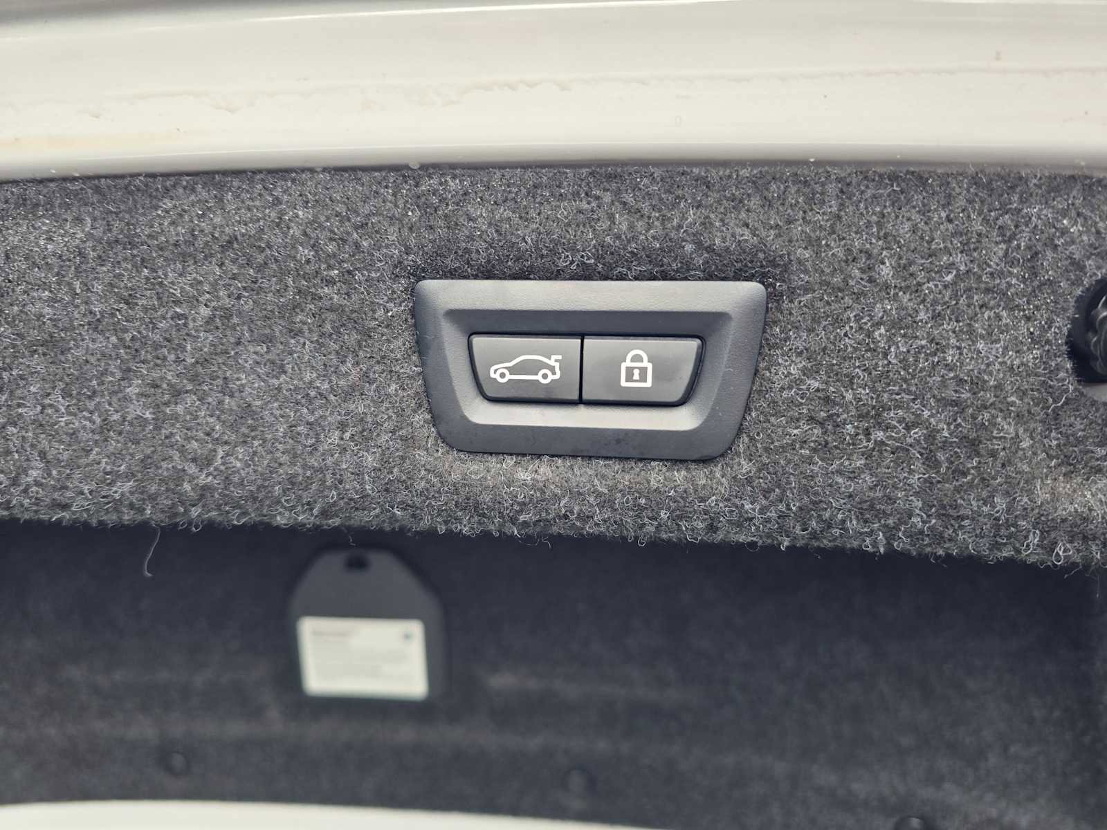 Used 2023 BMW 530e xDrive w/ Premium Package image 19