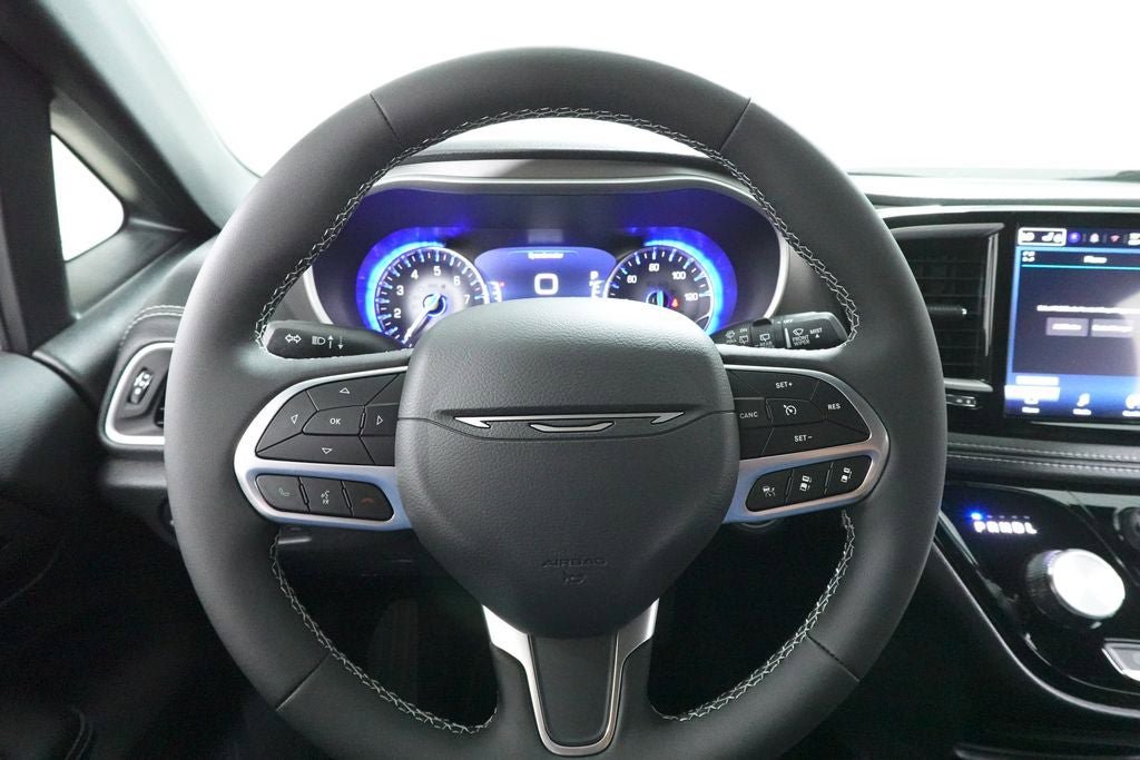 New 2027 Chrysler Pacifica Select FWD image 10