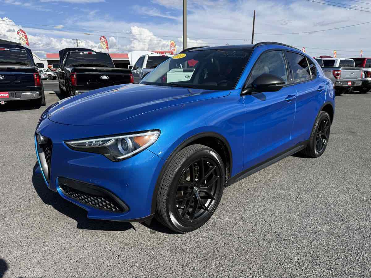 Used 2019 Alfa Romeo Stelvio Ti w/ Nero Edizione AWD/4WD image 3