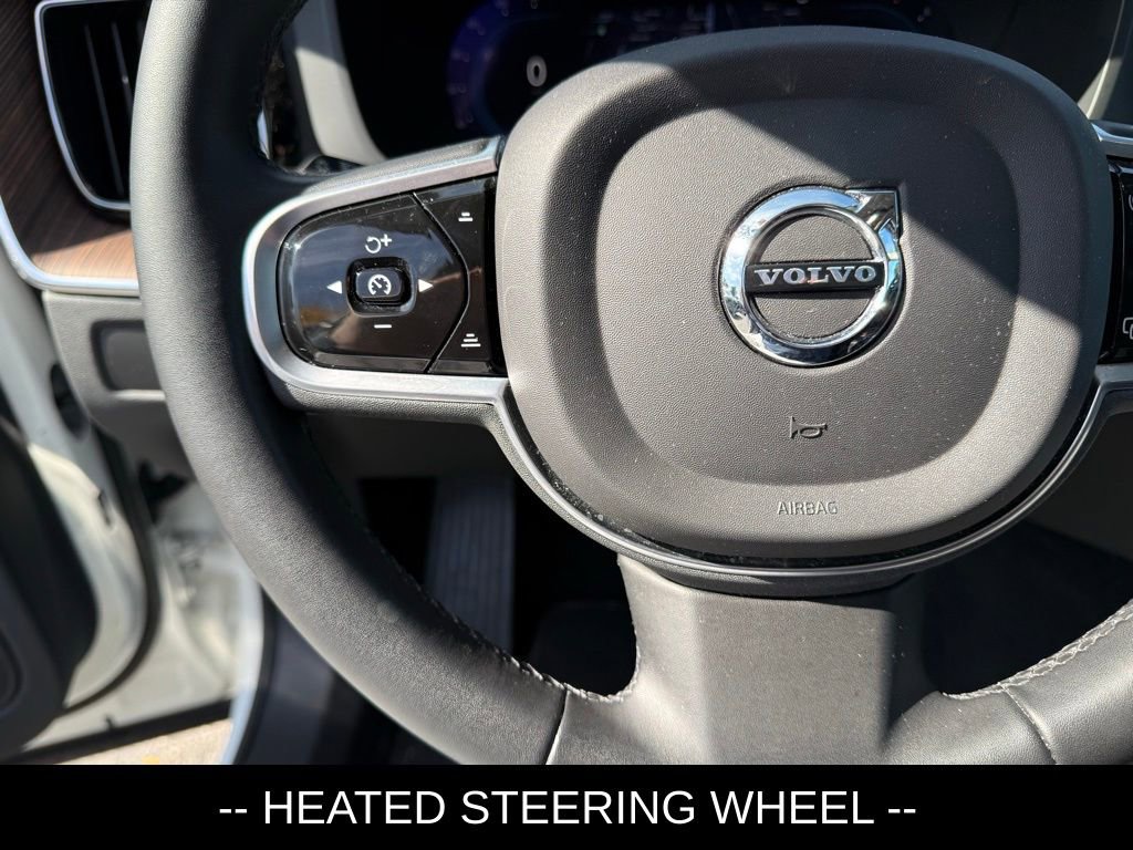 Used 2023 Volvo XC60 B5 Plus image 10