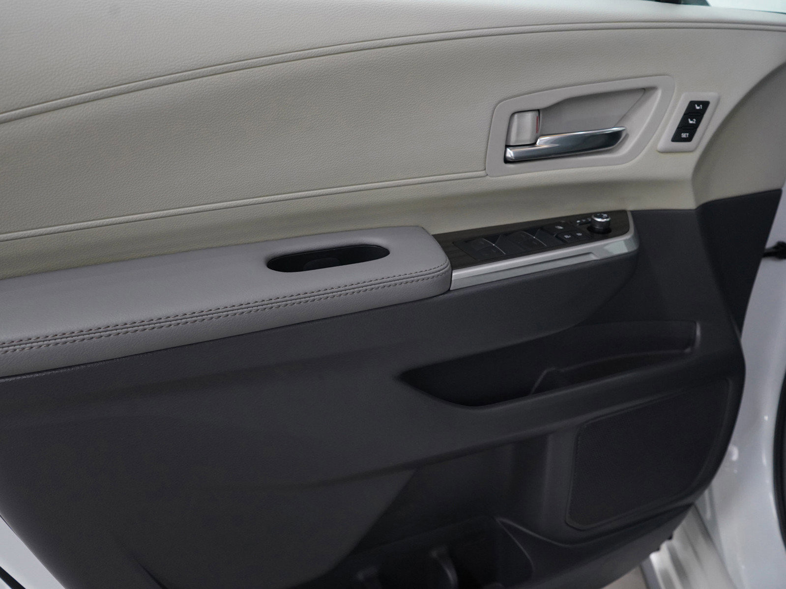 New 2024 Toyota Sienna Limited image 17