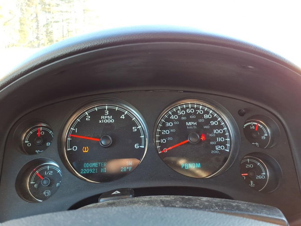 Used 2012 Chevrolet Suburban LT image 24