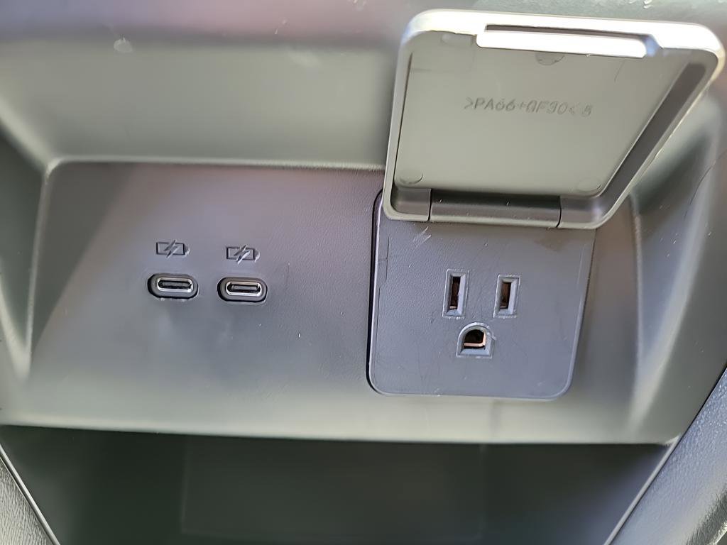 Used 2025 Buick Enclave Avenir image 16