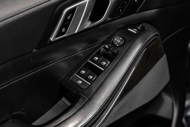 Used 2020 BMW X5 M50i AWD/4WD image 40