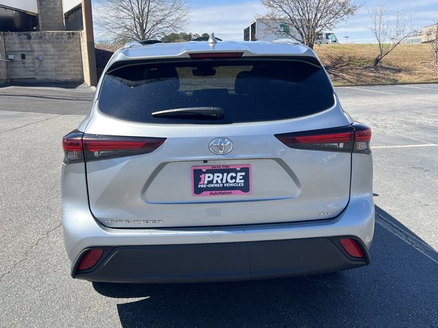 Certified 2025 Toyota Highlander XLE image 6