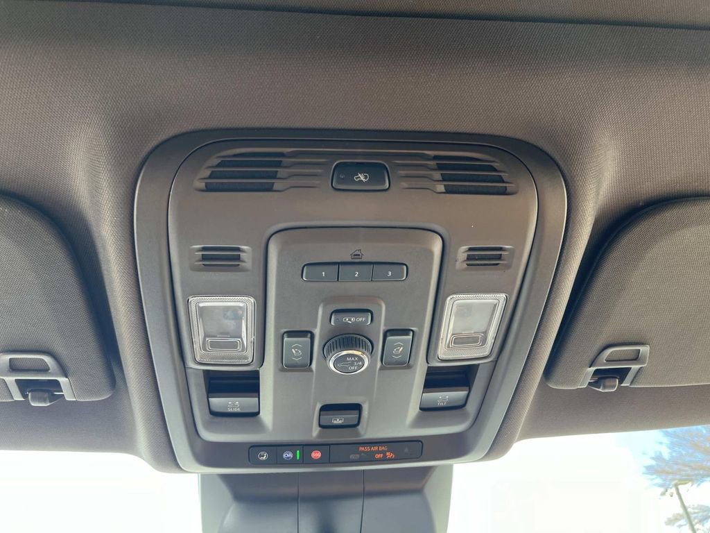 Certified 2024 Cadillac Escalade Premium Luxury w/ Performance Package image 38