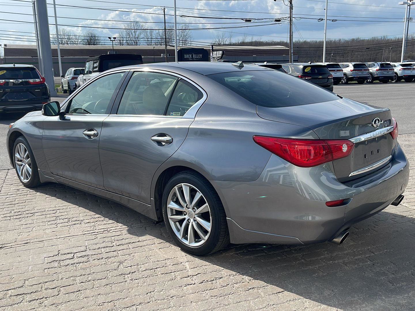 Used 2015 INFINITI Q50 2.0t w/ Moonroof Package image 5