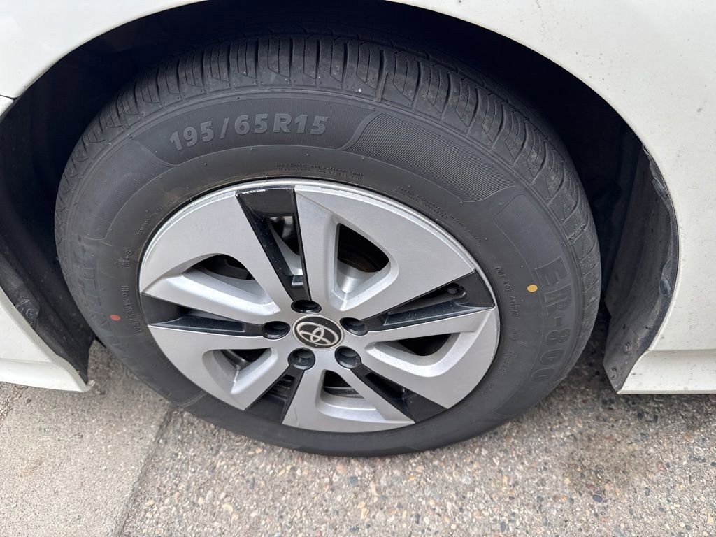 Used 2018 Toyota Prius Two w/ Prius Two Safety Plus Package FWD image 17