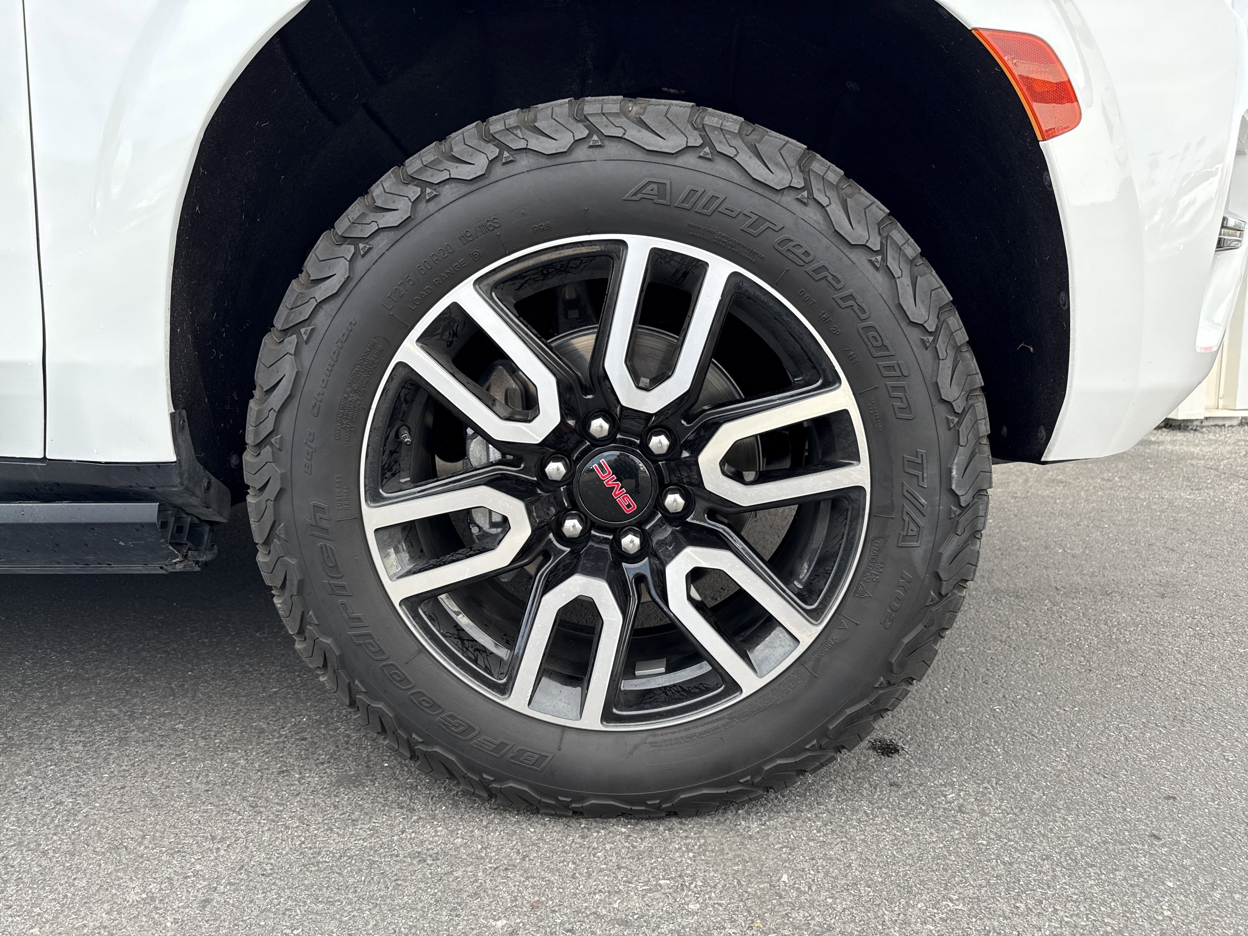 Used 2022 GMC Yukon AT4 image 40