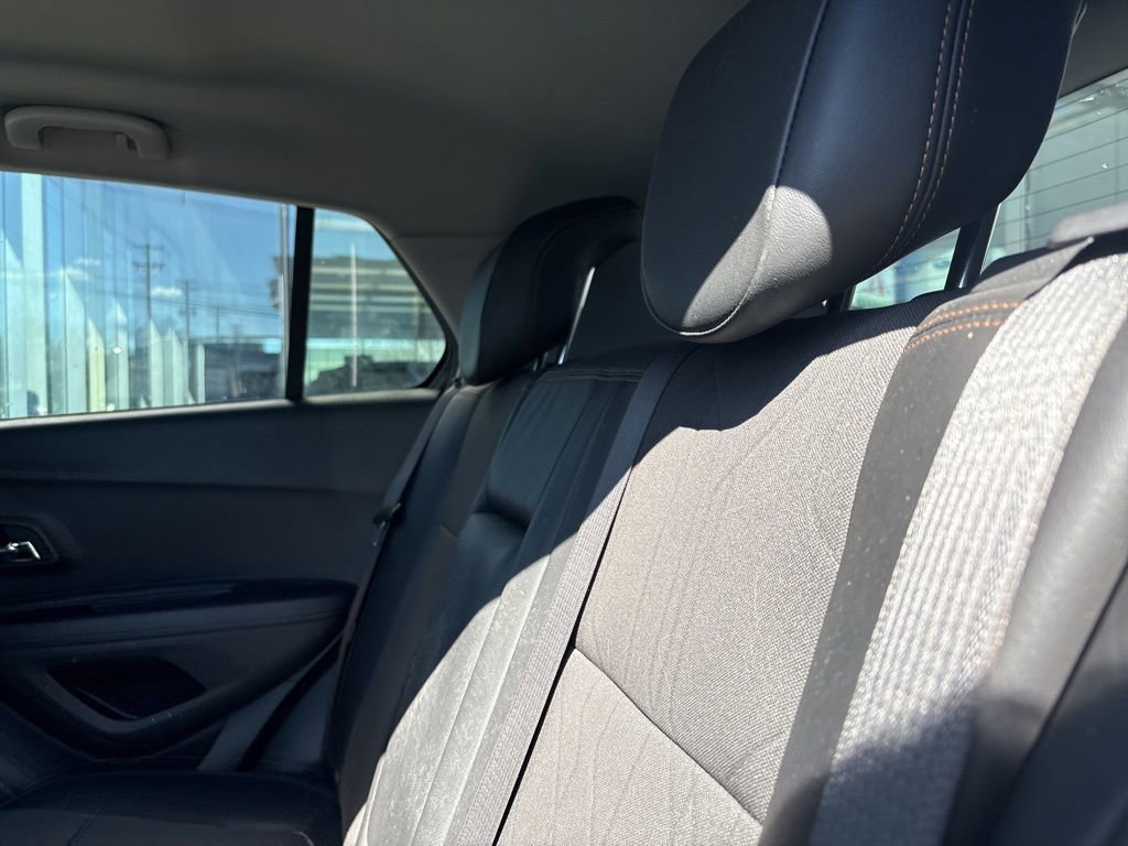 Used 2019 Chevrolet Trax LT w/ LT Convenience Package image 8