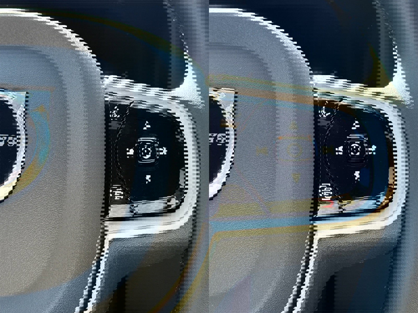 New 2026 Volvo XC60 B5 Core w/ Climate Package image 23