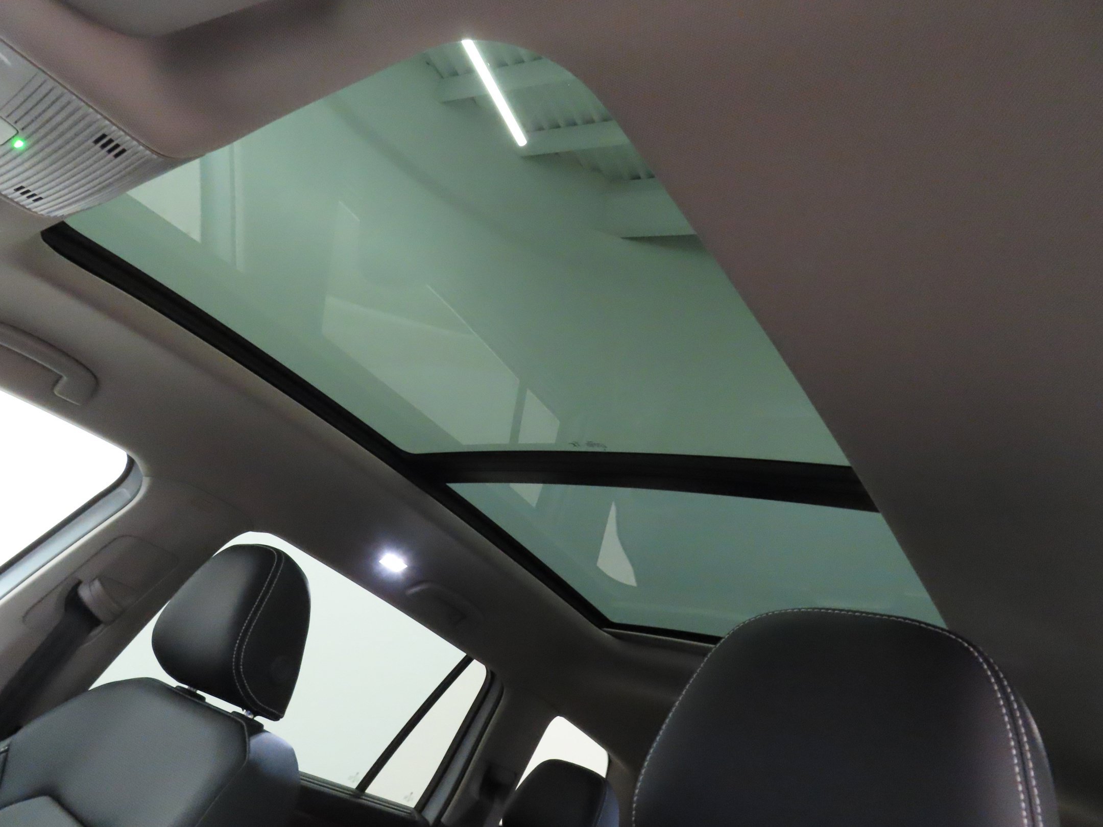 Certified 2026 Volkswagen Atlas SE FWD image 20