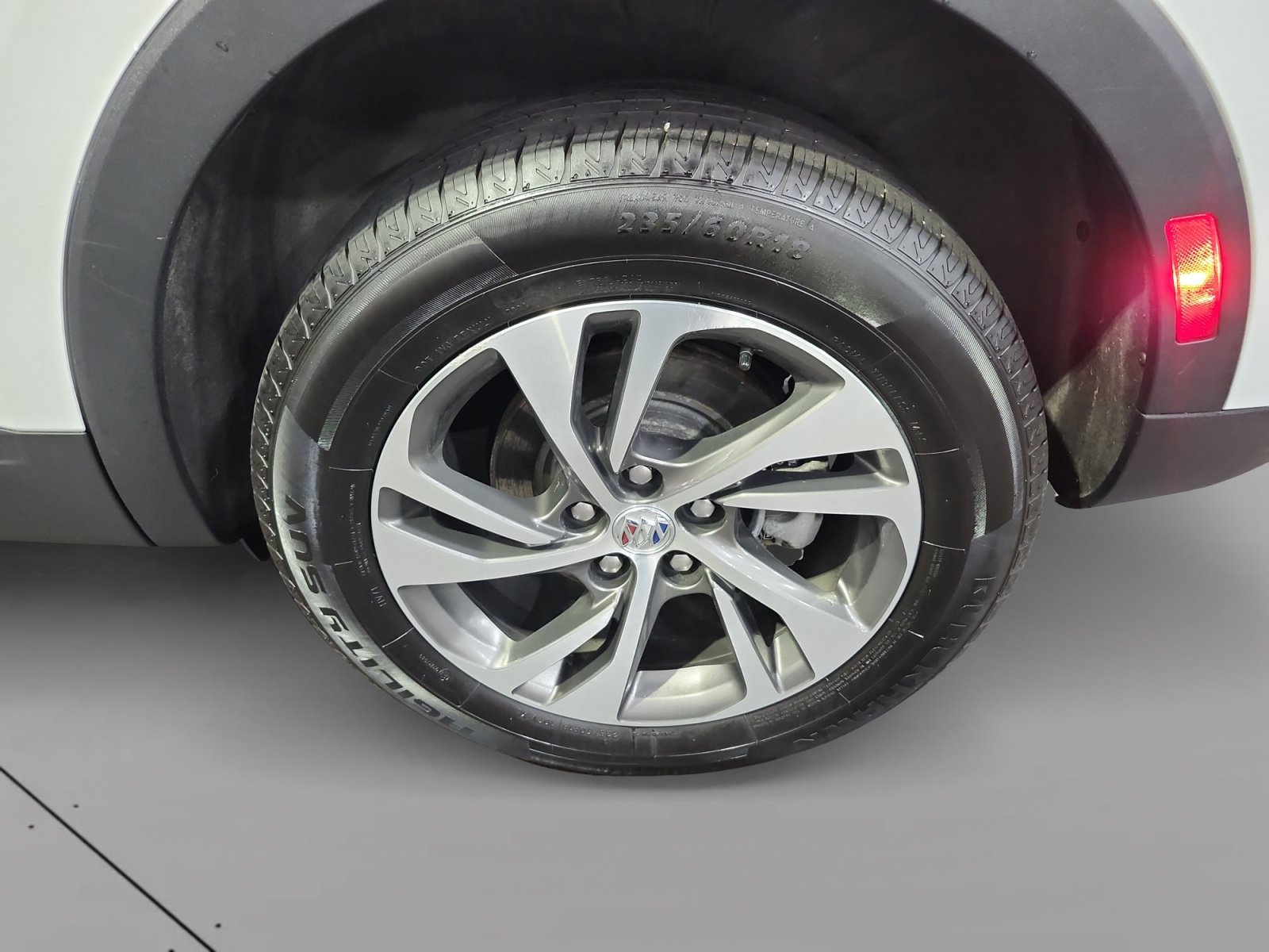 Used 2022 Buick Envision Essence w/ Safety Package FWD image 14