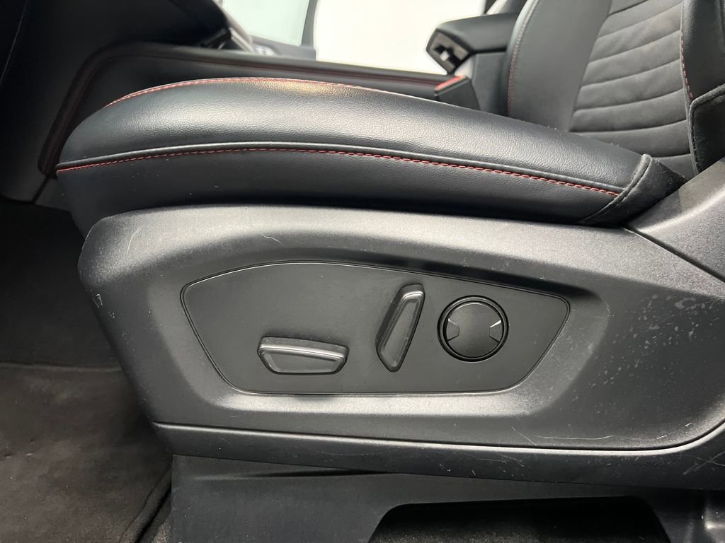 Used 2025 Ford Explorer ST-Line w/ ST-Line Street Pack image 10