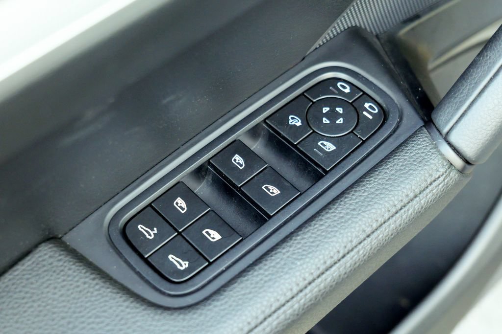 Used 2024 Porsche Cayenne Coupe AWD/4WD image 19