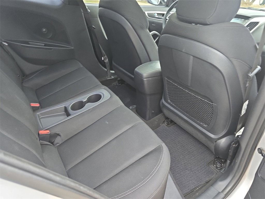 Used 2017 Hyundai Veloster Value Edition image 11