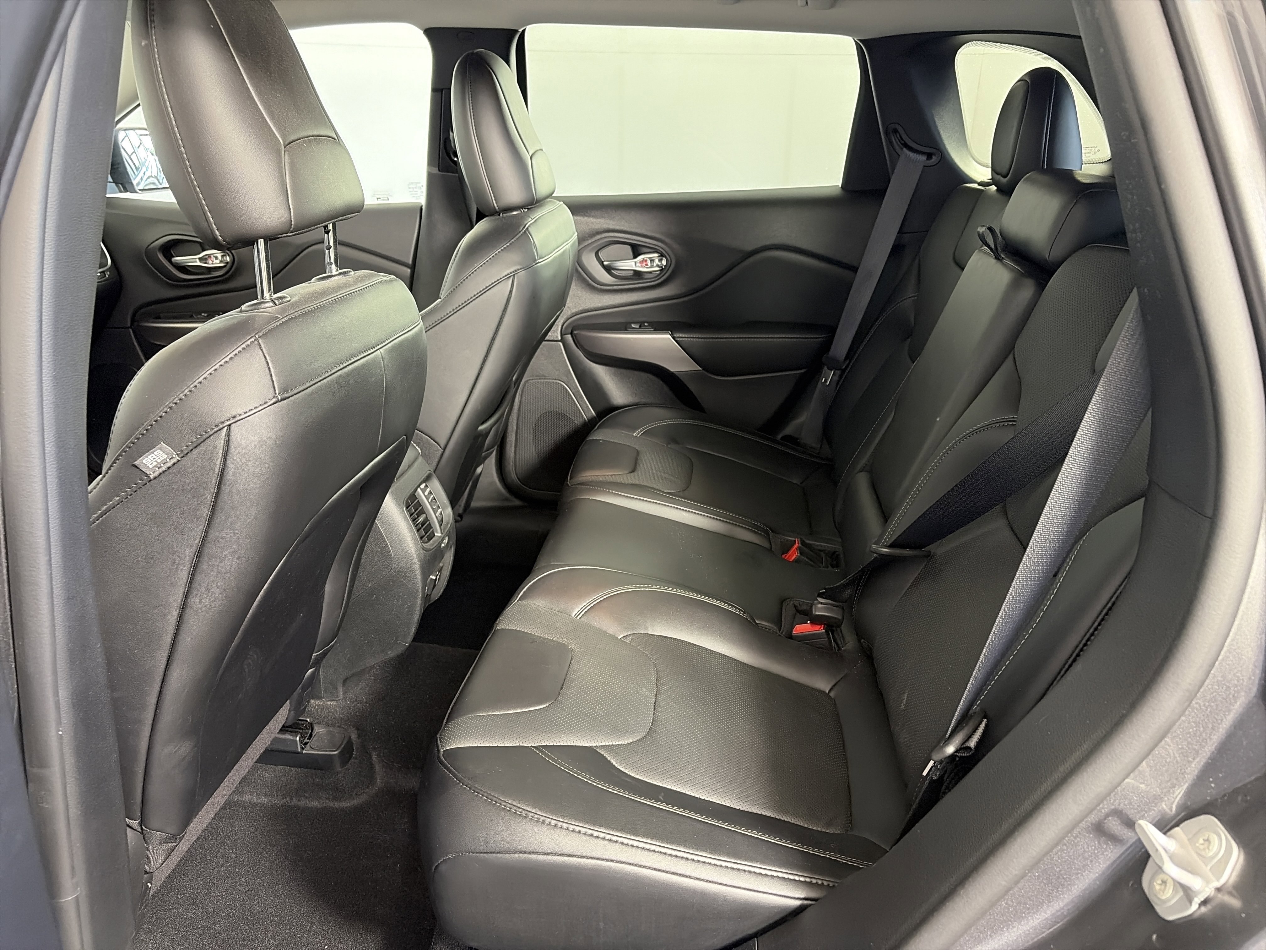 Used 2022 Jeep Cherokee Latitude Lux AWD/4WD image 7
