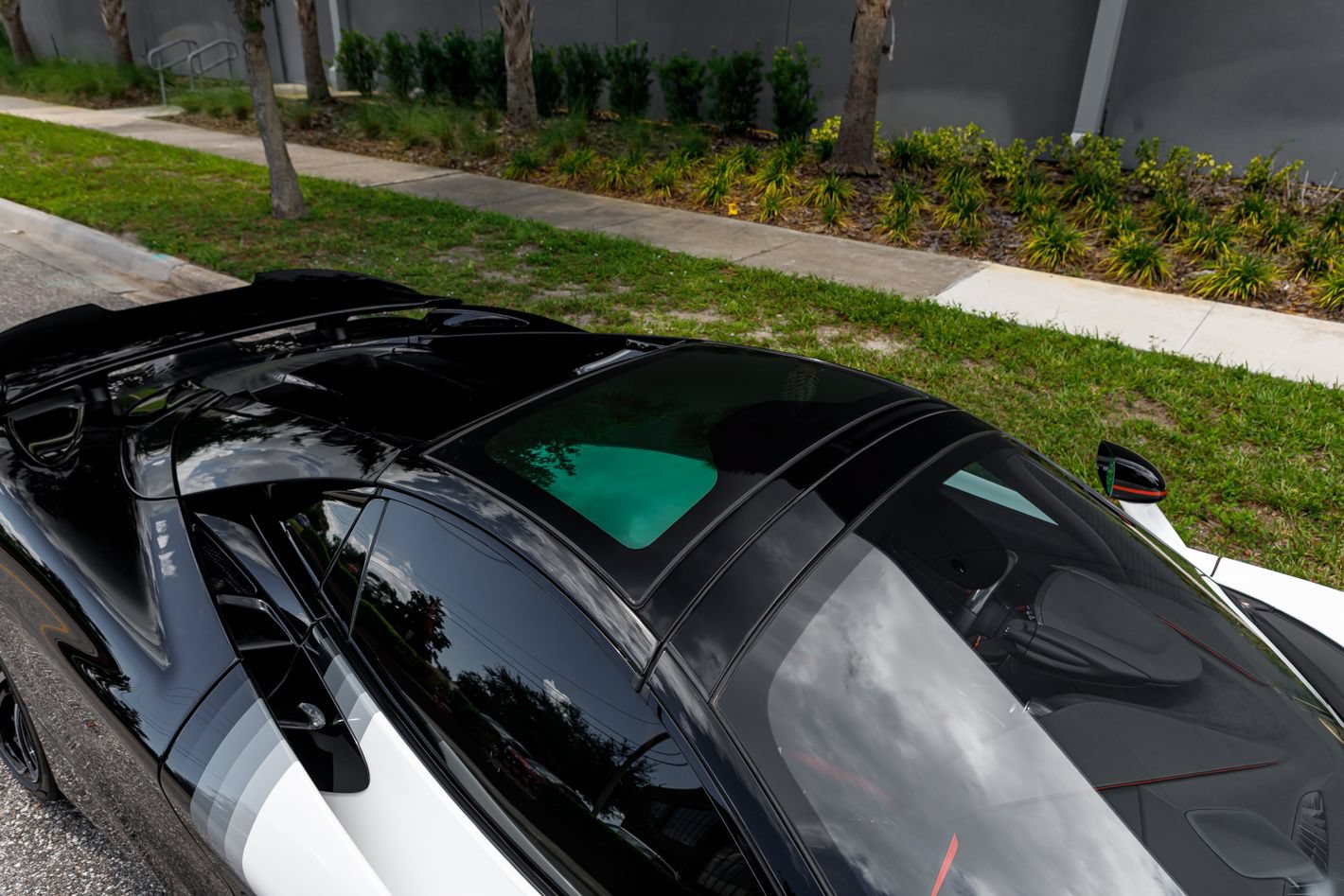 Used 2024 McLaren 750S Spider RWD image 3